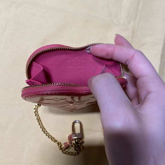 Louis Vuitton heart coin purse - Picture 13 of 16